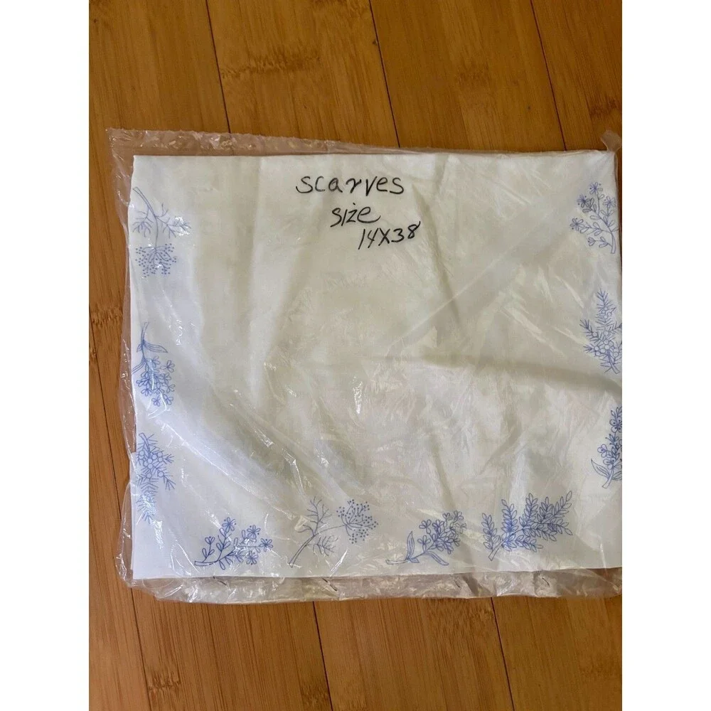 Vintage Floral Embroidered Linen Set of 7 Items Table Runners Napkins White